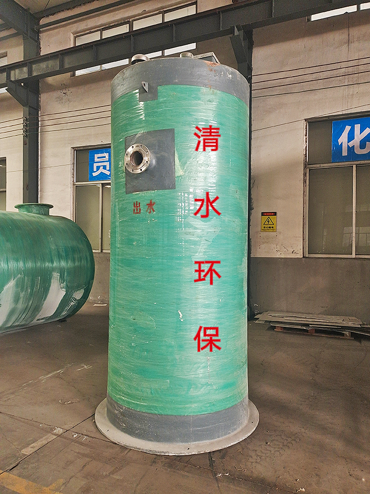 玻璃鋼預制泵站安裝現(xiàn)場.jpg